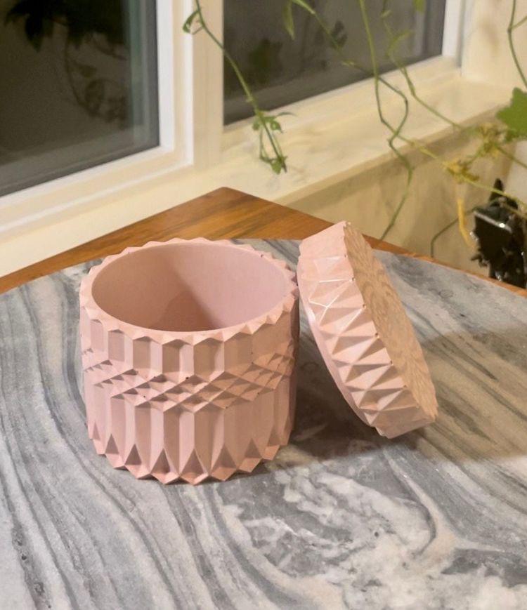 Trinkets container