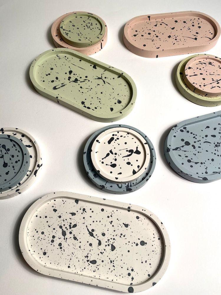 oval tray (black splash)
