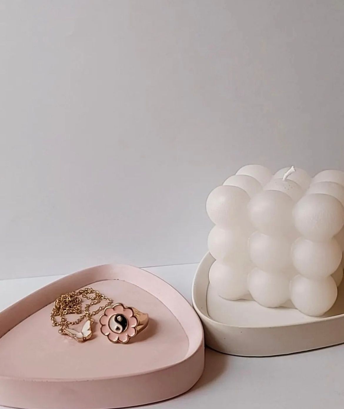 roundabout triangle trays