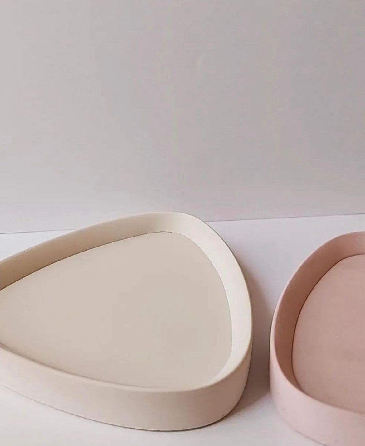 roundabout triangle trays