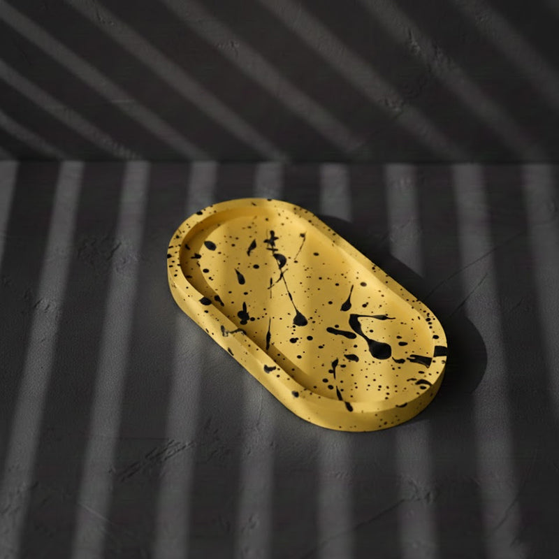 oval tray (black splash)