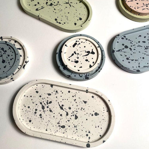 oval tray (black splash)
